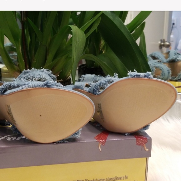 🍩🔥🔥Frayed strappy lace up denim heels🔥🔥 - Picture 2 of 3